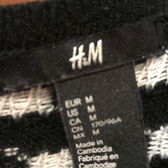 *donate 3/1/22* H&M wool blend crew neck sweater - Picture 8 of 8